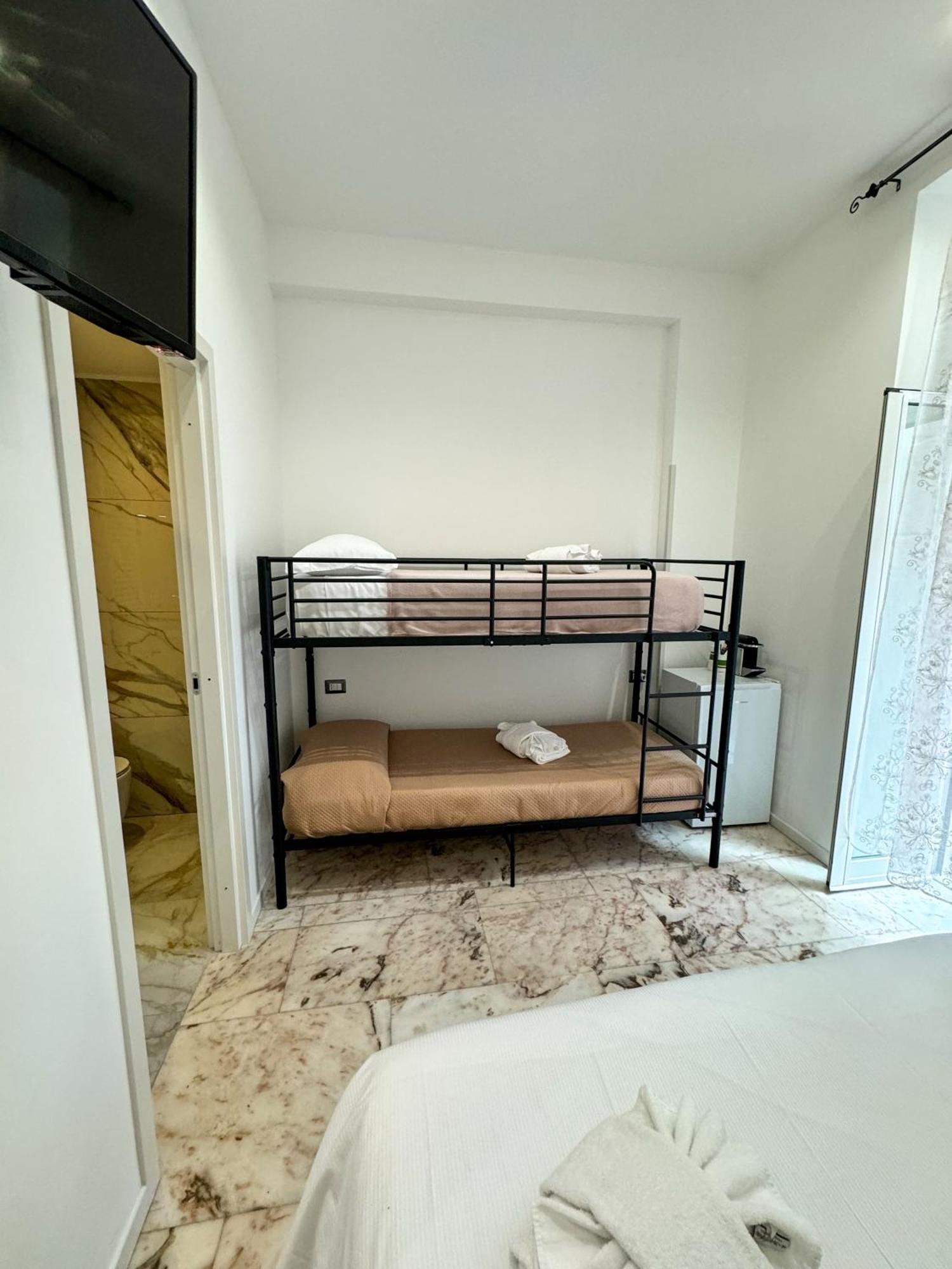 Отель Barone House Рим Экстерьер фото